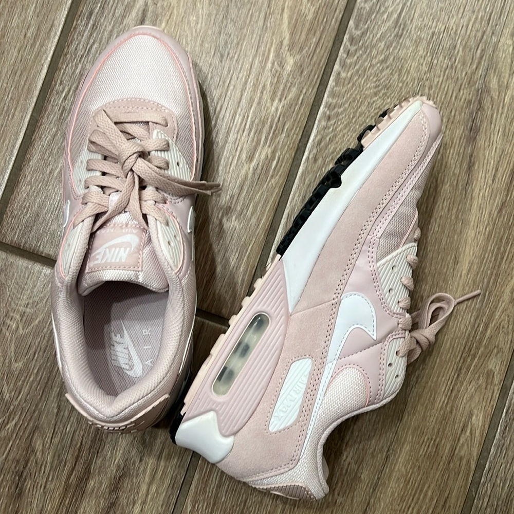 Women’s Nike shoes